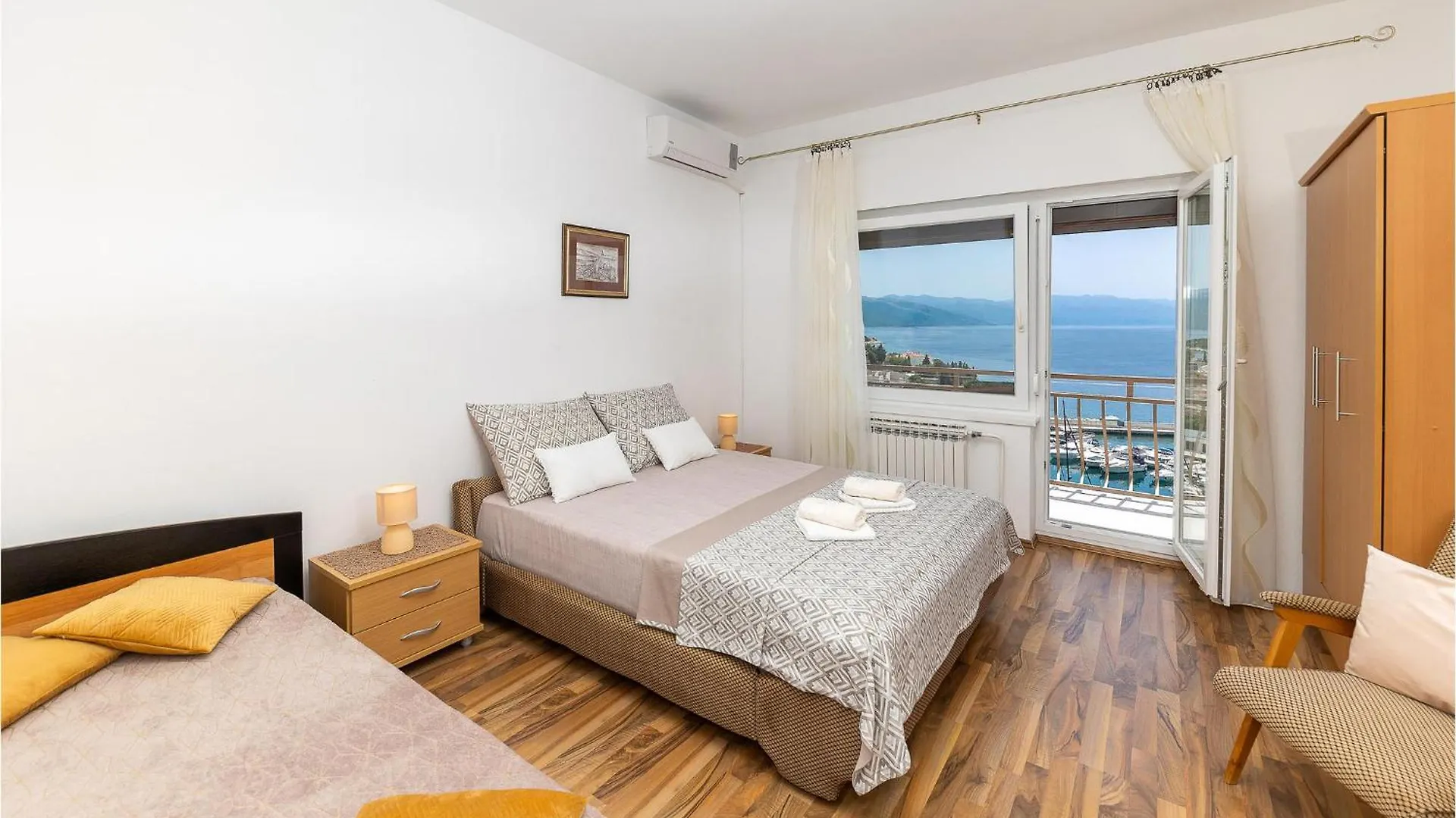 Amazing Apartment In Novi Vinodolski With Wifi 0*,